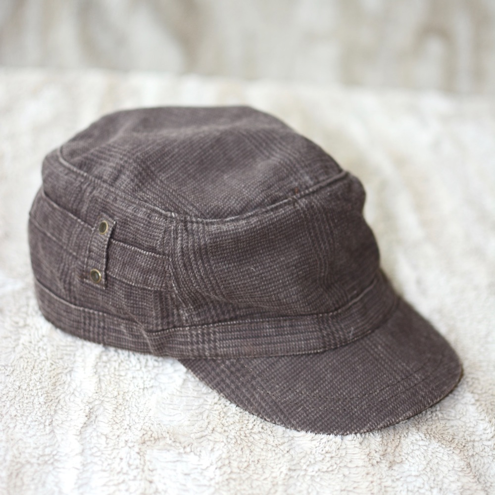 Aldo Soft Brown Subtle Plaid Unisex Cadet Newsboy Cap Brass Color Detail OS GUC